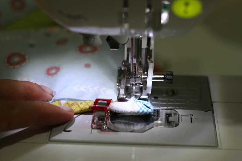 Machine Quilt Binding 101 + Quilt Binding DIY | Pretty Prudent