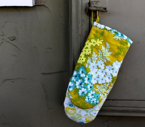 How to Make an Oven Mitt with Free Pattern | Pretty Prudent