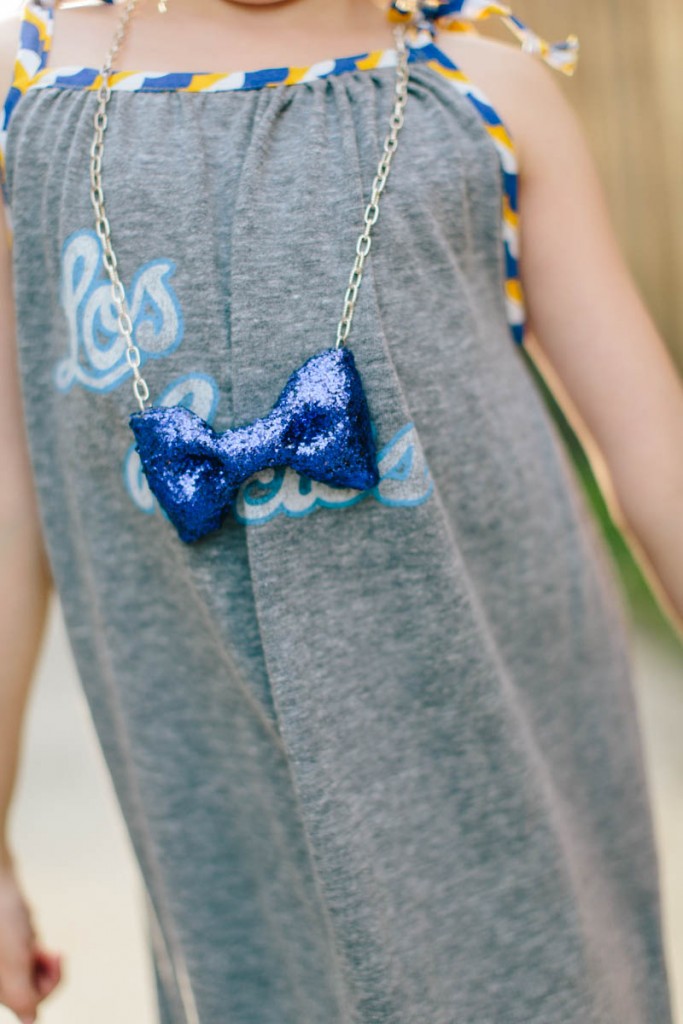 DIY Glitter Bow Necklace