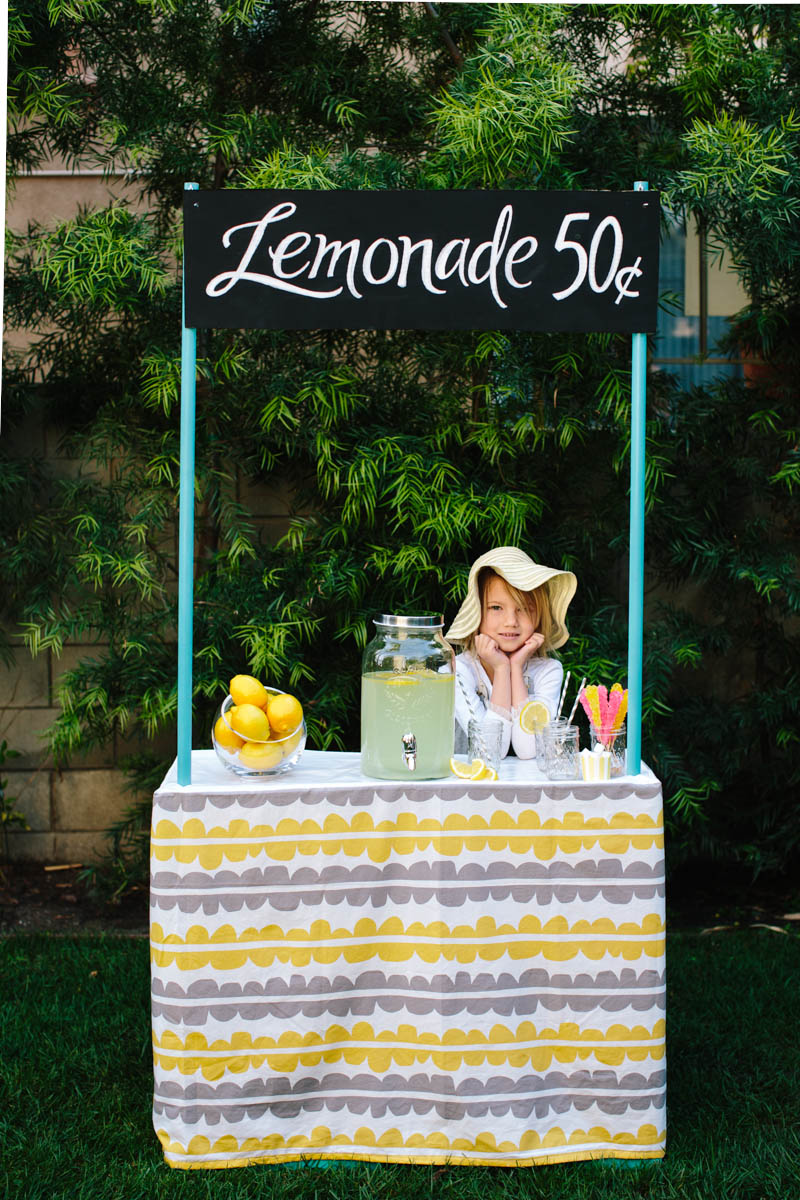 DIY Collapsible Cardboard Lemonade Stand